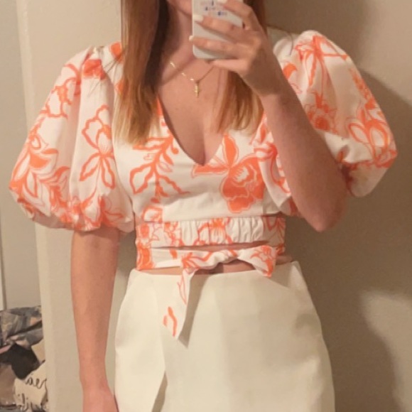 Runaway the label caliente top size XS white and orange new floral puffy sleeves - Picture 7 of 8
